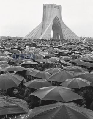 تصویری از اولین راهپیمایی ۲۲ بهمن؛ سالگرد پیروزی انقلاب اسلامی در سال ۵۸