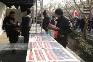 غرفه روزنامه  فرهیختکان در مسیر راهپیمایی  22 بهمن