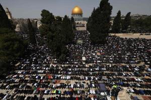اولین نماز جمعه ماه رمضان در مسجدالاقصی با حضور صد هزار فلسطینی