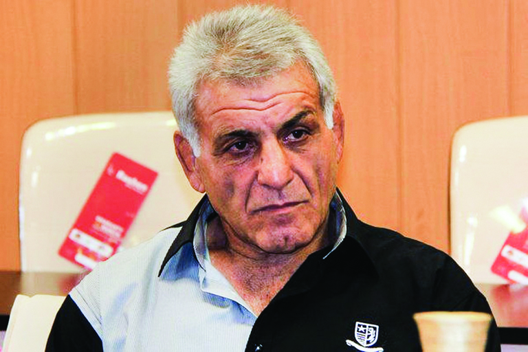 سومی آسیا زحمات دبیر را زیر سوال می‌برد