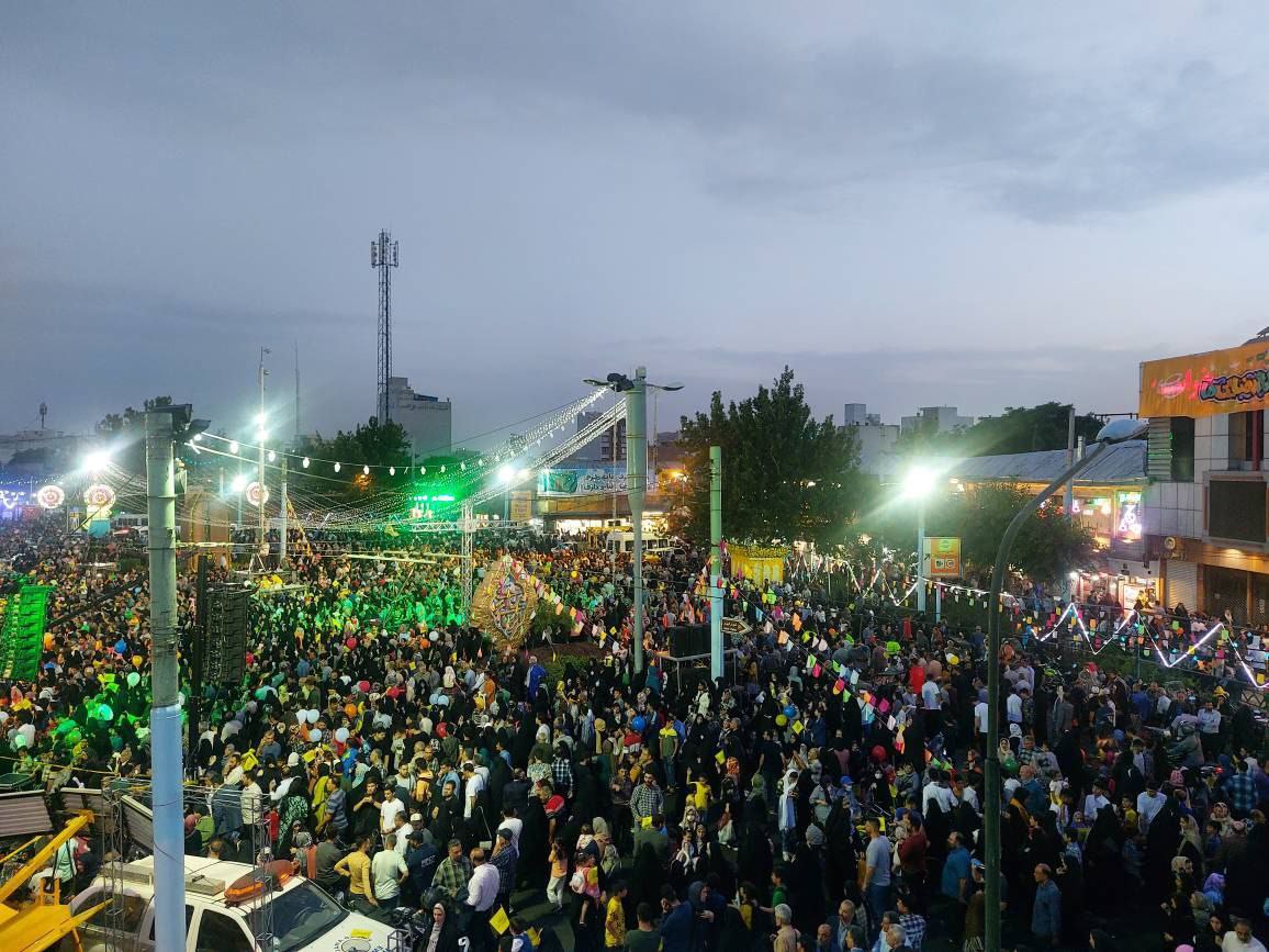 ببینید/حال‌و‌هوای اجتماع بزرگ امام رضایی‌ها در میدان خراسان تهران