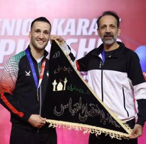 پرچمی که در هر تورنمنت همراه ملی‌پوشان کاراته ایران است