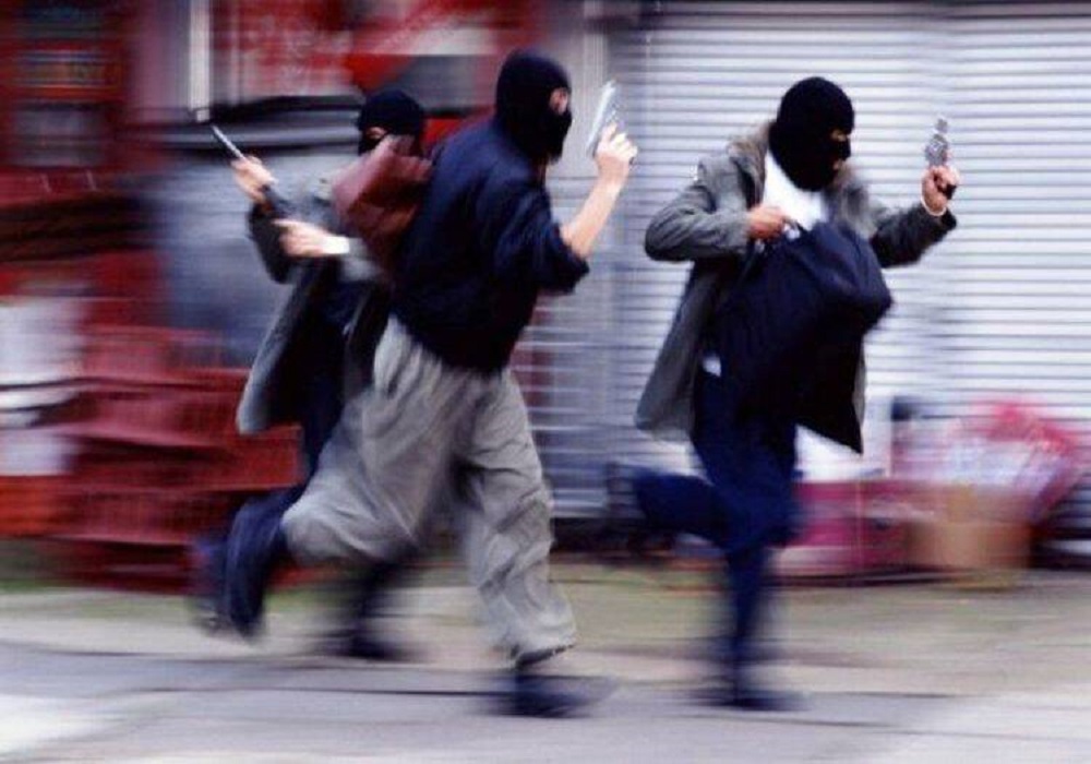 سرقت مسلحانه موبایل‌فروشی در زاهدان +فیلم