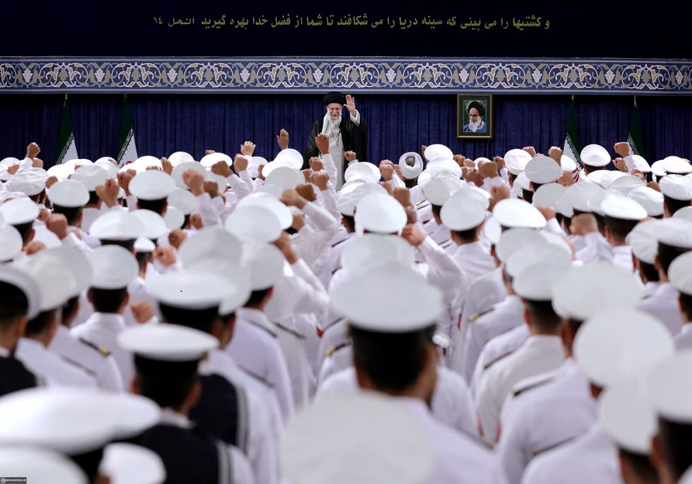  رهبر انقلاب: شما نشان دادید که دریای آزاد متعلق به همه است +فیلم