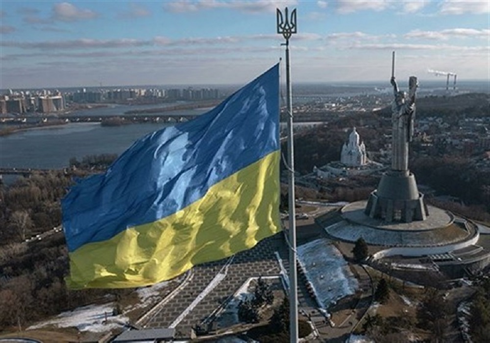 نماد«داس و چکش» از مجسمه ملی  اوکراین حذف شد+تصاویر