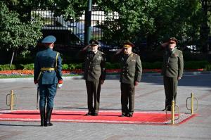 استقبال رسمی از فرمانده نیروی زمینی ارتش ایران در مسکو+تصاویر