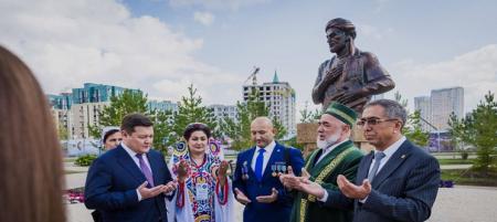 رونمایی تندیس بوعلی سینا در «آستانه» قزاقستان 