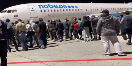 حمله مردم  داغستان روسیه به هواپیمای حامل مسافران اسراییلی + فیلم