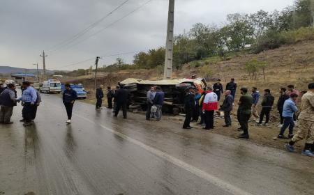 واژگونی مینی‌بوس در آذربایجان شرقی با 1 کشته و 19 مصدوم