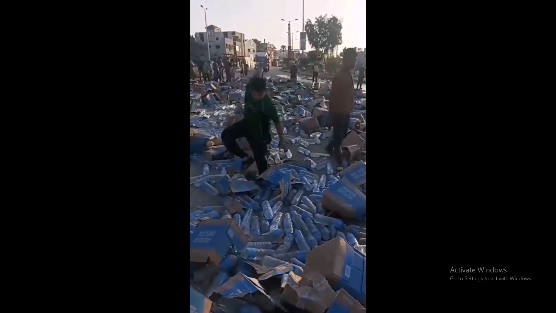 هدف قرار گرفتن کامیون حامل آب توسط اسراییل + فیلم