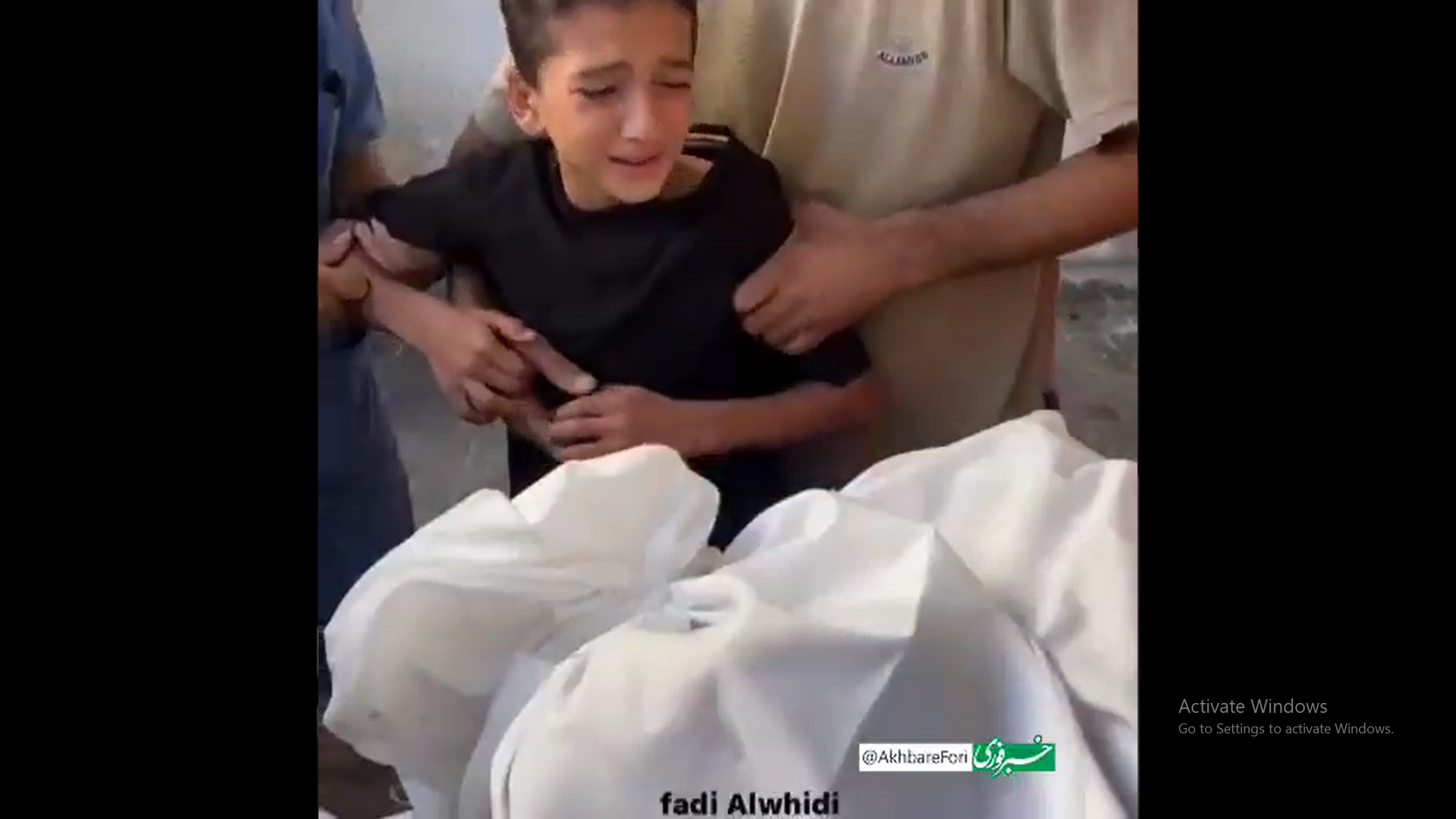 لحظه وداع کودک فلسطینی با پدر شهیدش + فیلم