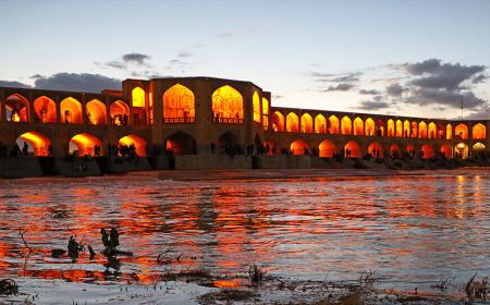 آب زاینده‌رود به اصفهان رسید + فیلم