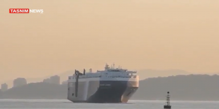 لحظه توقیف و هدایت کشتی اسرائیلی به سواحل یمن  + فیلم