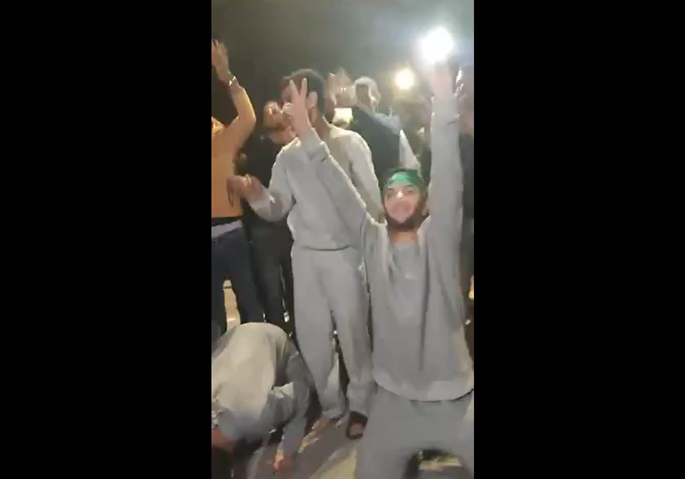 سجده شکر نوجوانان فلسطین پس از آزادی + فیلم