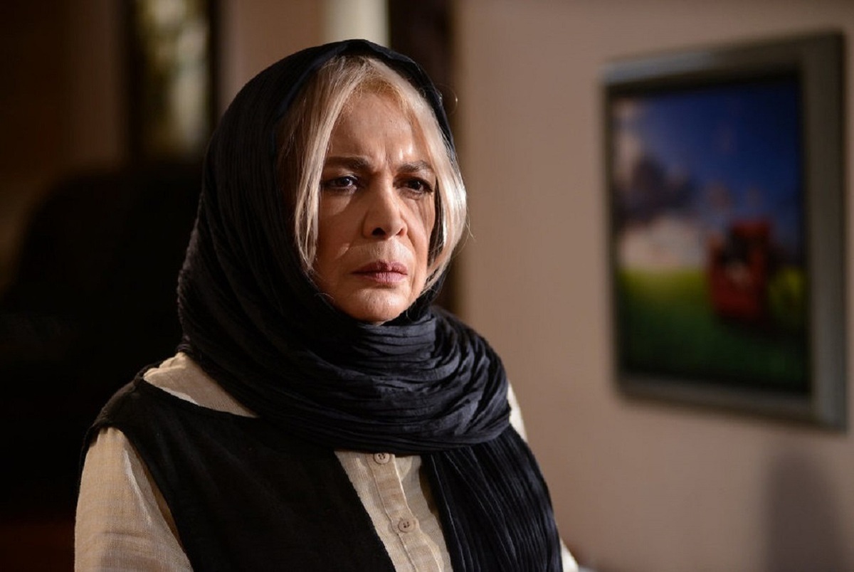 اجرای علی زند وکیلی در مراسم بدرقه بیتا فرهی