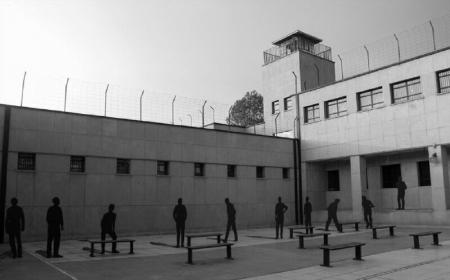 توصیف ماموران صلیب سرخ از زندان‌های حکومت پهلوی + فیلم