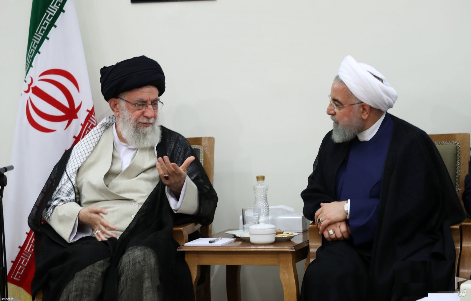 روحانی: رهبر انقلاب در چند مقطع  مانع درگیر شدن ایران در جنگ شدند
