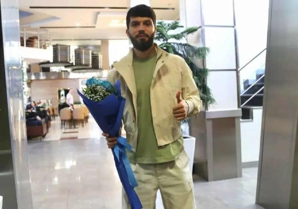 کاپیتان تیم ملی ازبکستان وارد ایران شد