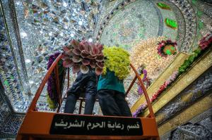 حرم امام حسین(ع) با هزاران شاخه گل تزئین شد + تصاویر