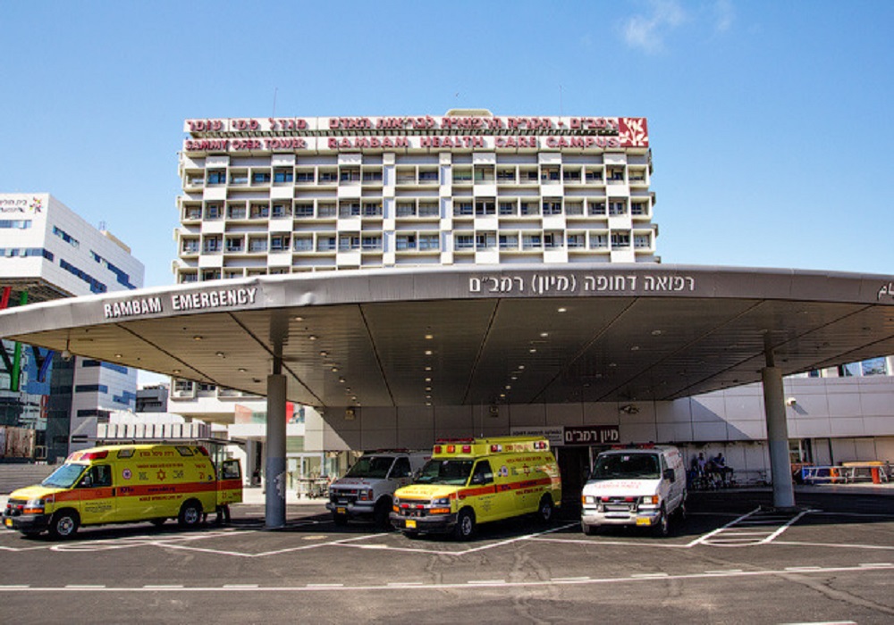 فرود هلیکوپتر نظامی رژیم در بیمارستان رامبام + فیلم