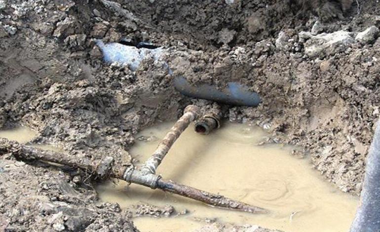 ۵,۰۰۰,۰۰۰,۰۰۰,۰۰۰ ریال ضررآب به دلیل‌فر سودگی لولـــه‌ها