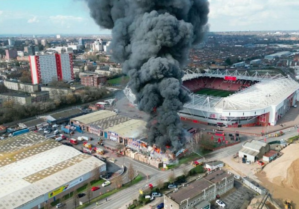 آتش‌سوزی مسابقه چمپیونشیپ را لغو کرد+ فیلم