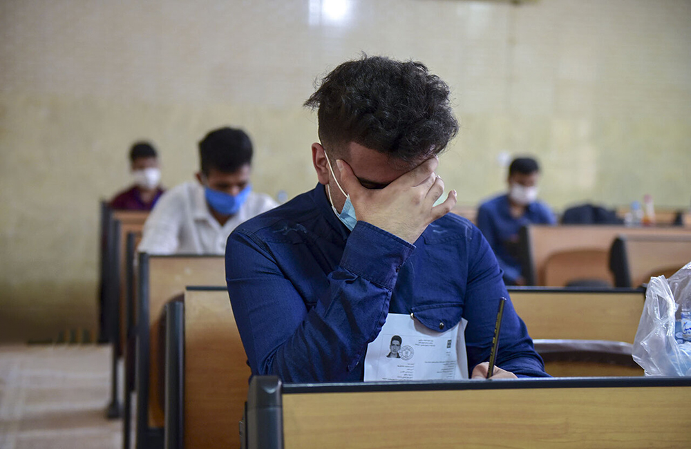 پسرها بیشتر تقلب میکنند، مذهبیها کمتر