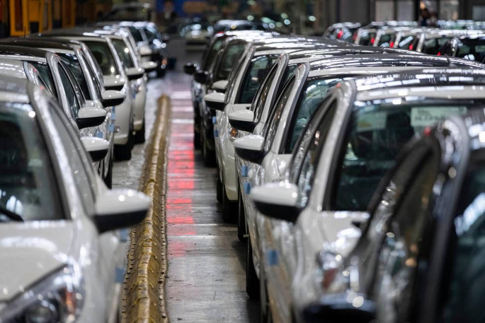 ابهامات واگذاری ایرانخودرو به کروز