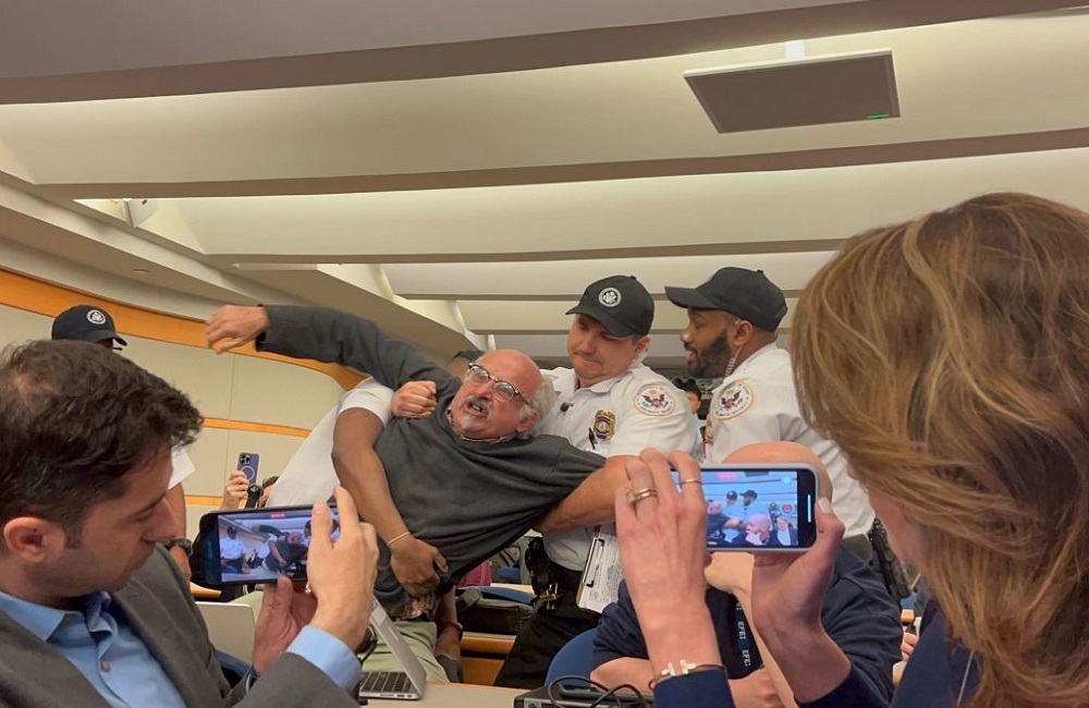 دو خبرنگار در کنفرانس خبری بلینکن بازداشت شدند