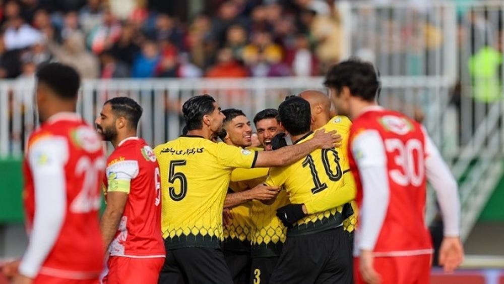 سپاهان جام قهرمانی را بالای سر برد