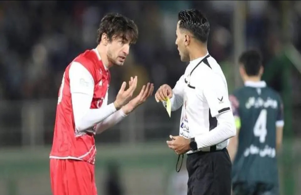 داور دیدار پرسپولیس و ذوبآهن محروم شد