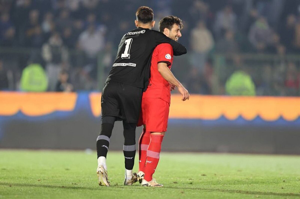 قرار دعوا در ورزشگاه آزادی