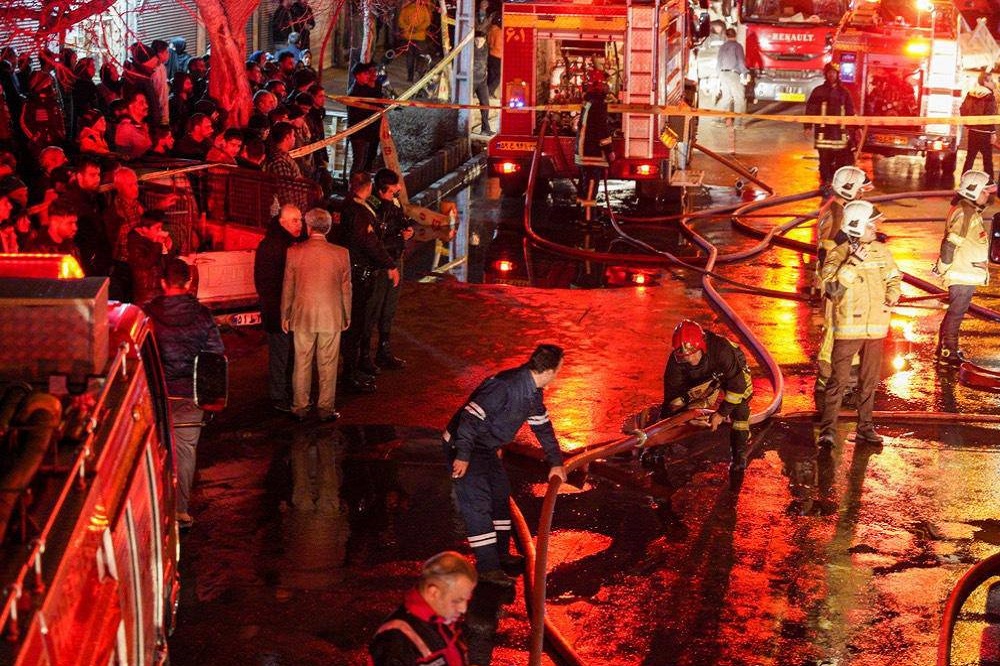 مهار آتشسوزی گسترده انبار چوب در مشهد