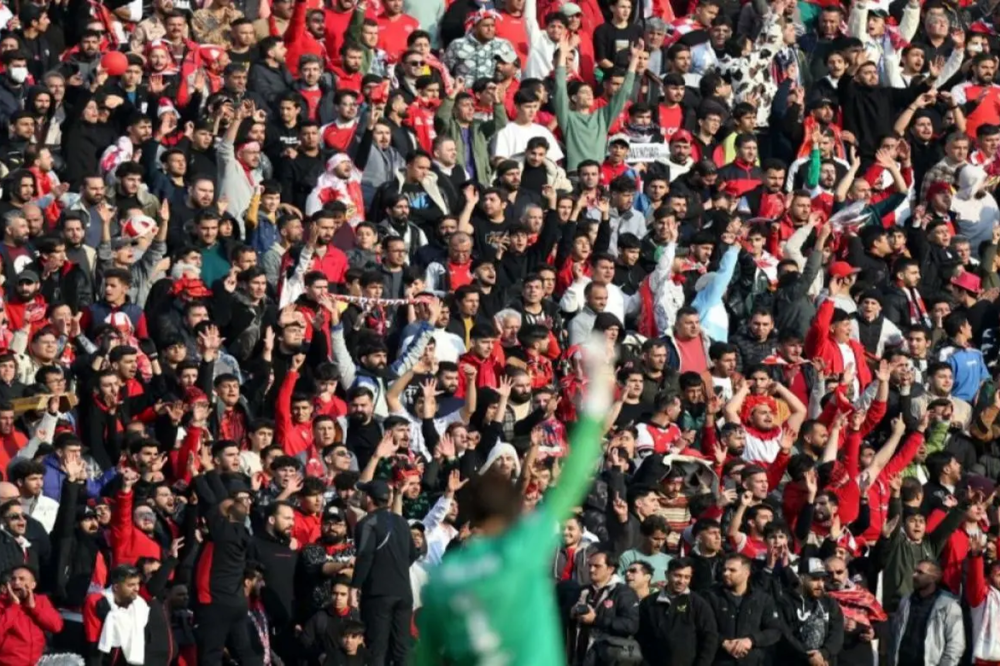 ۲ تماشاگر زن مسابقه پرسپولیس تراکتور بازداشت شدند