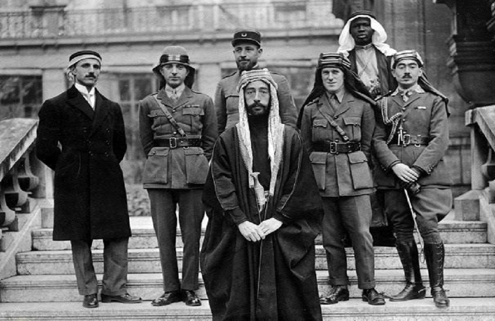 کلاه گشاد انگلیس بر سر مسلمانان