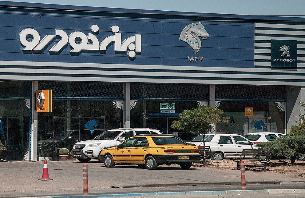 شکایت از ایران خودرو نصف شد