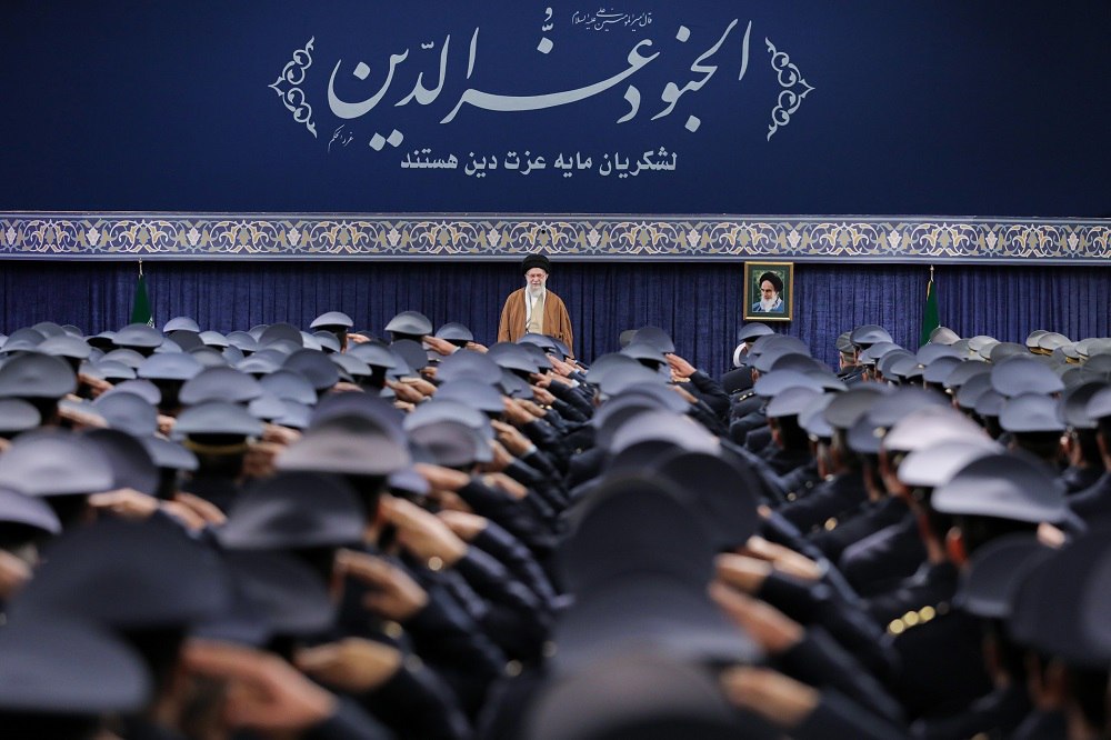 رهبر انقلاب: نباید با آمریکا مذاکره کرد