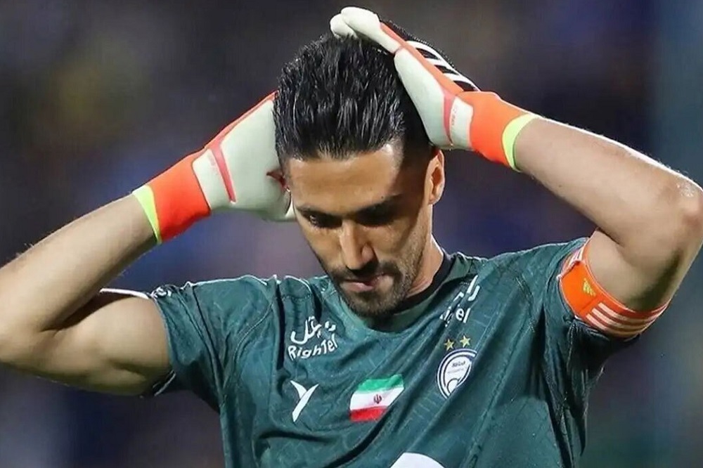 استقلال دو گلر خارجی جذب میکند؟