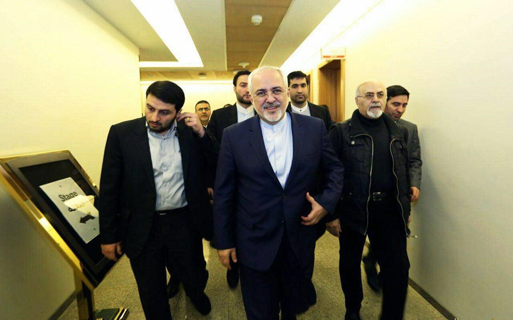 محمدجواد ظریف در کاخ جشنواره برج میلاد حاضر شد