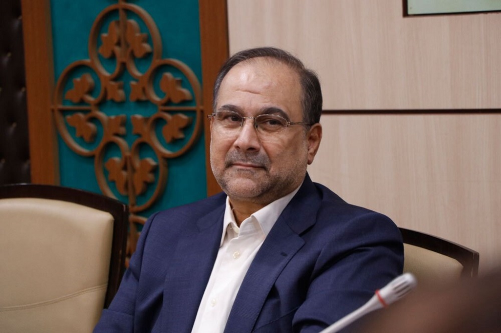 با سرعت فعلی تحولات علمی، عقب میمانیم