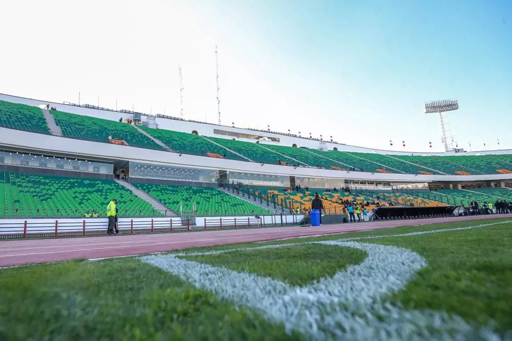 بازسازی چمن ورزشگاه آزادی از اسفند