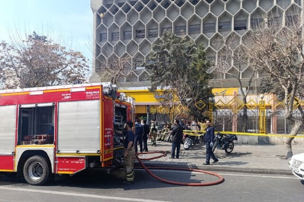 مهار آتشسوزی در اداره پست چهارراه لشکر