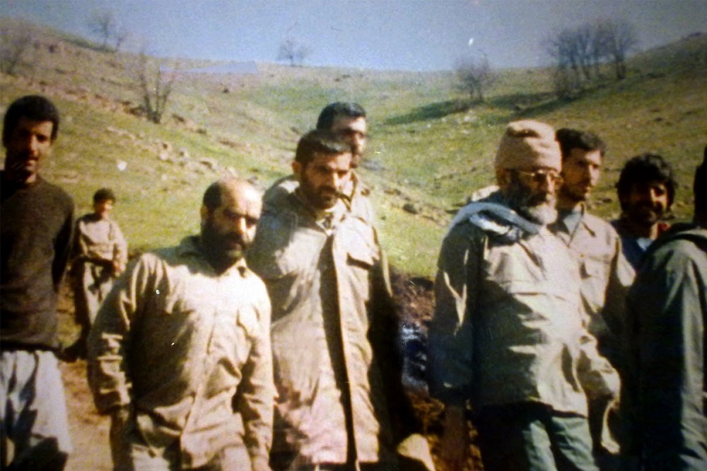 تصویری از حضور رهبرانقلاب در منطقه حلبچه