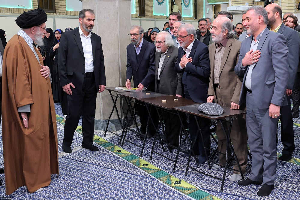 موج امیدوارکننده گسترش شعر بین جوانان