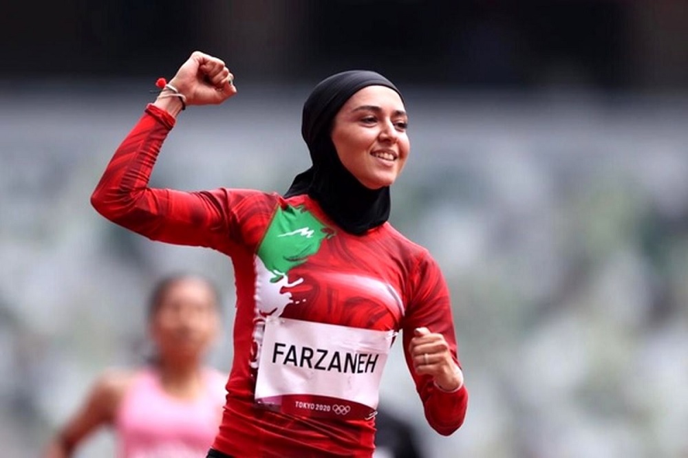 فرزانه فصیحی بر مدار حواشی