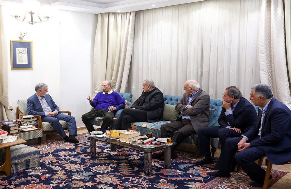 دیدار مسعود پزشکیان با علی نصیریان