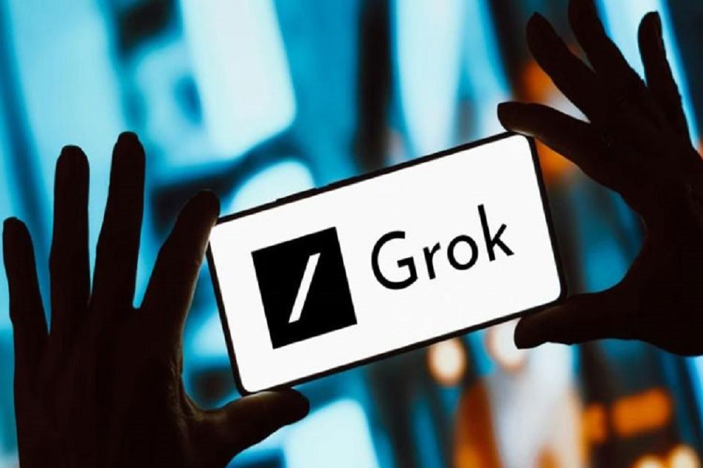 ربات grok با سلطنتطلبها چه کرد؟