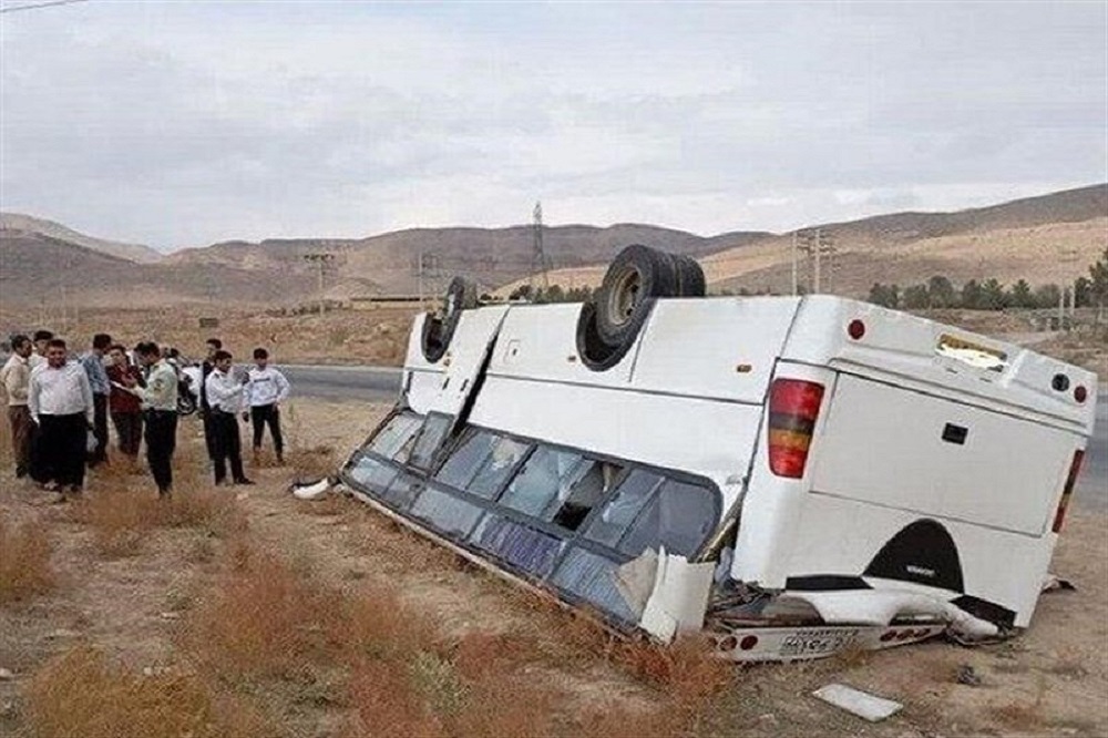 واژگونی مینیبوس در جاده ملکان