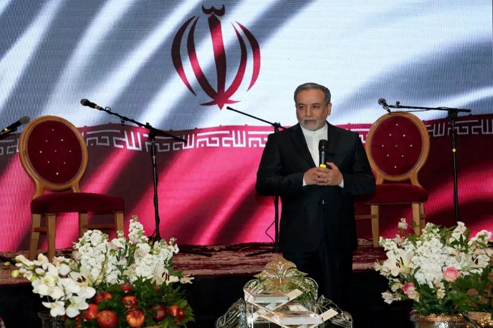 عراقچی: حاضریم در ازای رفع تحریمها گفتوگو کنیم