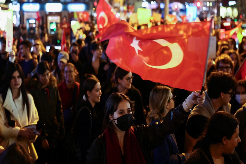 دُم خروس TRT بیرون زد!